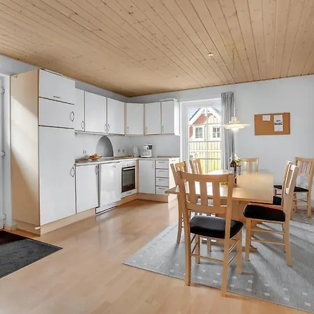 Nyaraló 4 Bedroom Awesome In Gråsten
