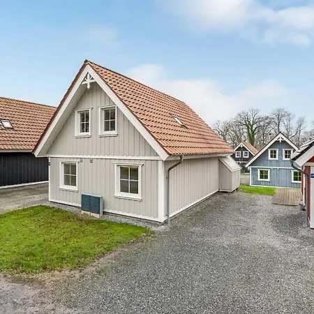 4 Bedroom Awesome In Prázdninový dům *